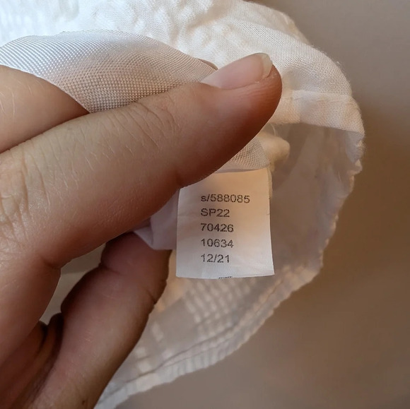 LOFT Petites MP White Sleeveless Blouse Blue Embroidery Ruffled Detail Women - Picture 6 of 11